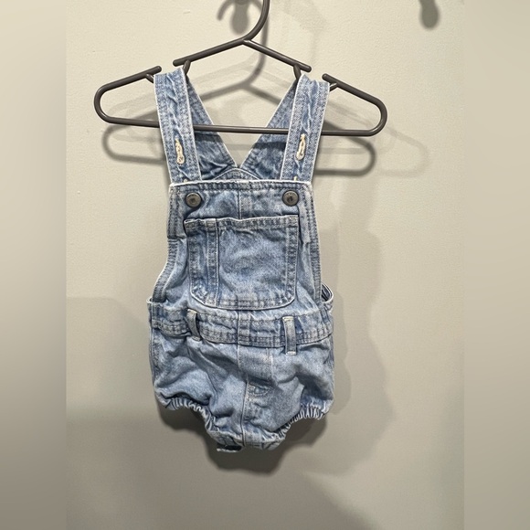 Old Navy Other - Old navy onesie overall bibs 18-24 months